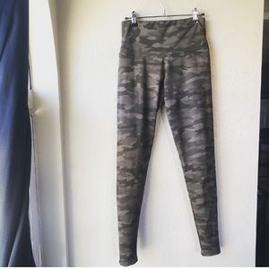 ONZIE Camo leggings size S